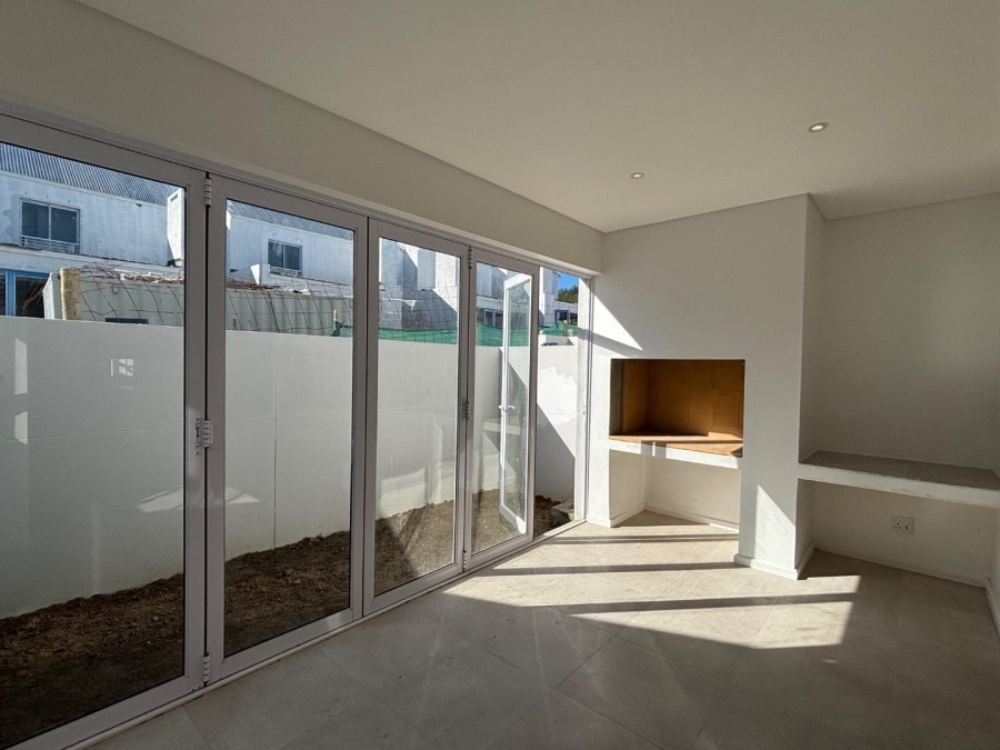To Let 2 Bedroom Property for Rent in Voliere Estate Western Cape